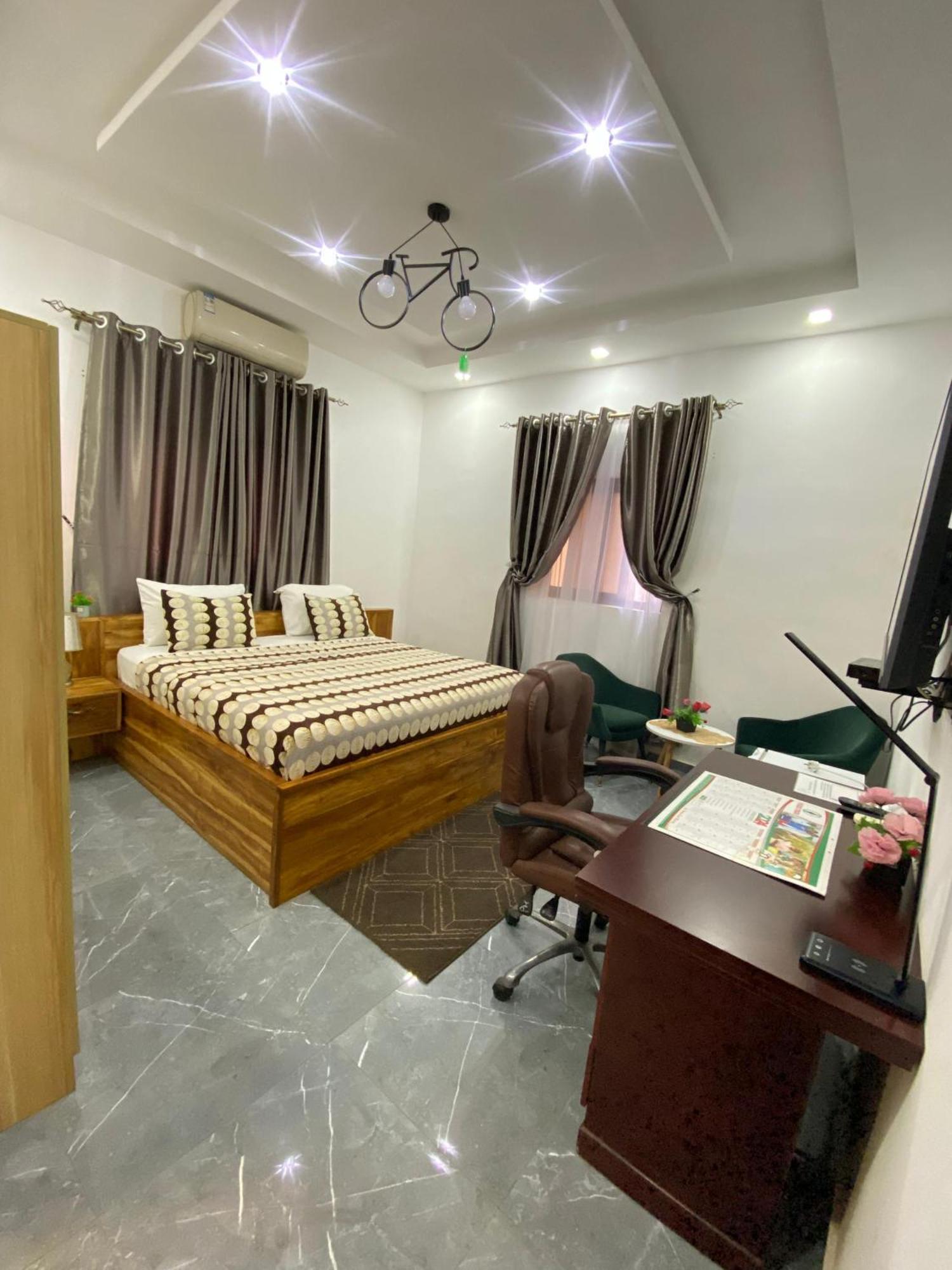 Marys Guest House Lome Exterior photo