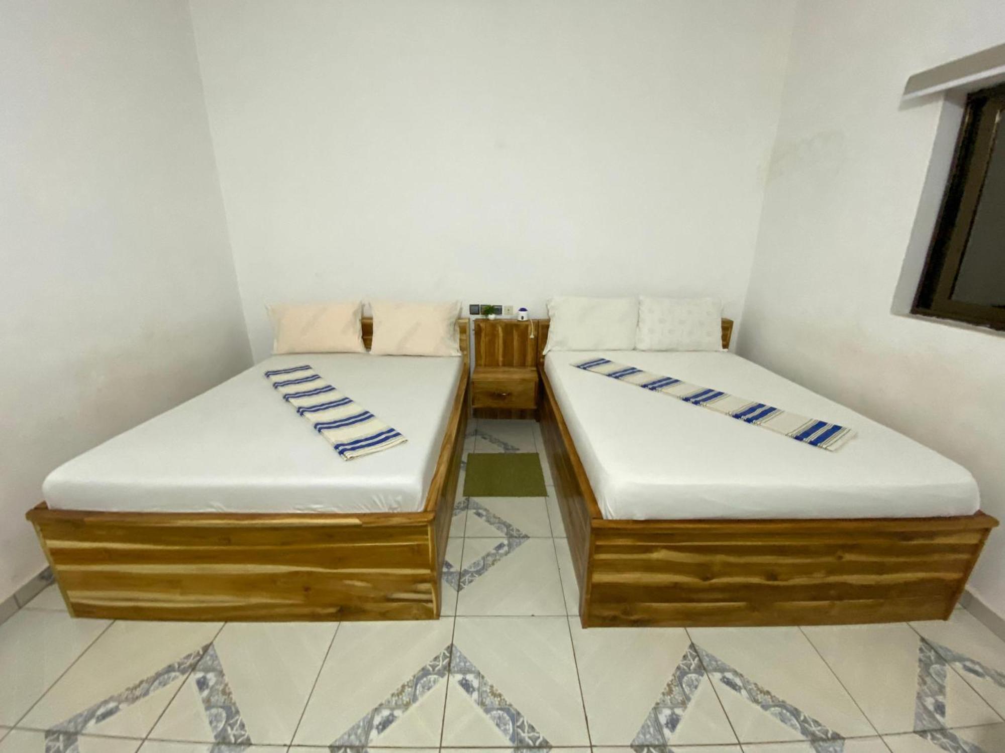 Marys Guest House Lome Exterior photo