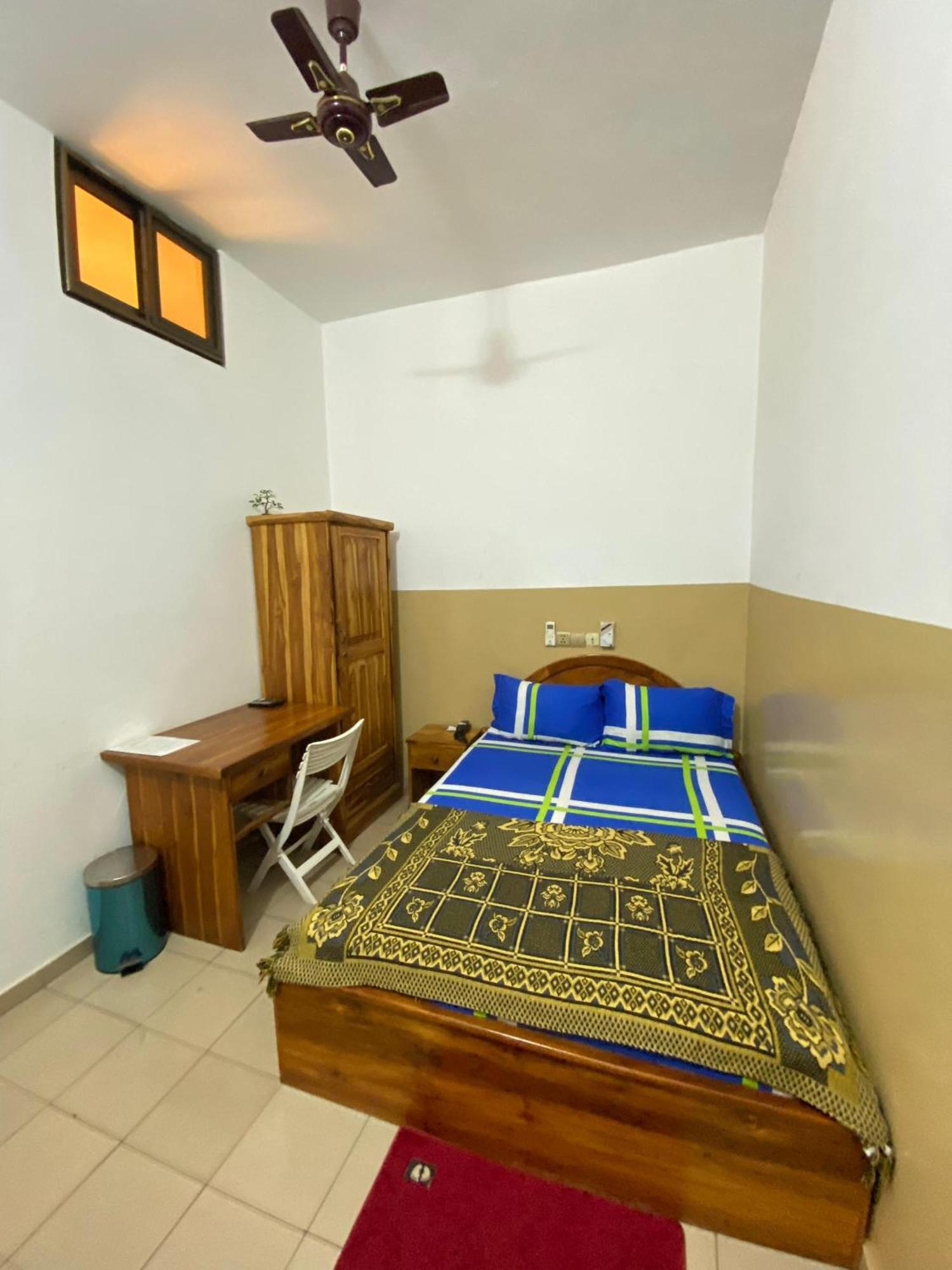 Marys Guest House Lome Exterior photo